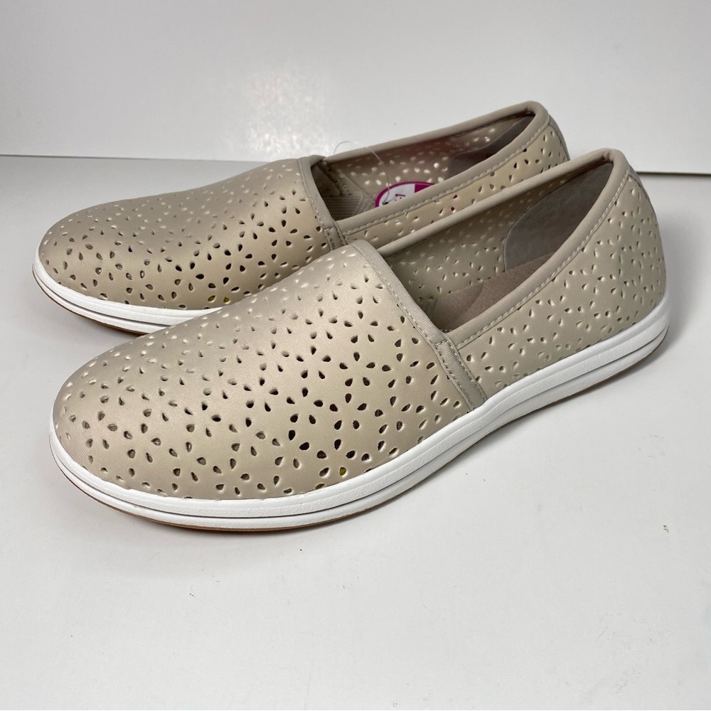 NEW Clarks Breeze Emily Slip On Flat Shoes Women’s size 7.5